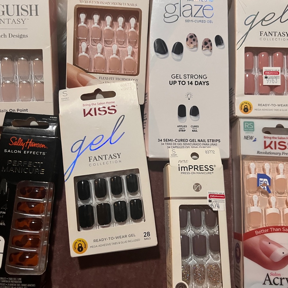 Lot of 8 Brand New Press-on/Fake Nails (Short)